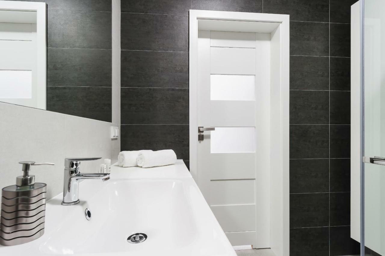 Apartments Claro II By Noclegi Renters Krakau Buitenkant foto